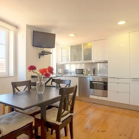 Myplacelisbon - Mouraria Duplex Lägenhet